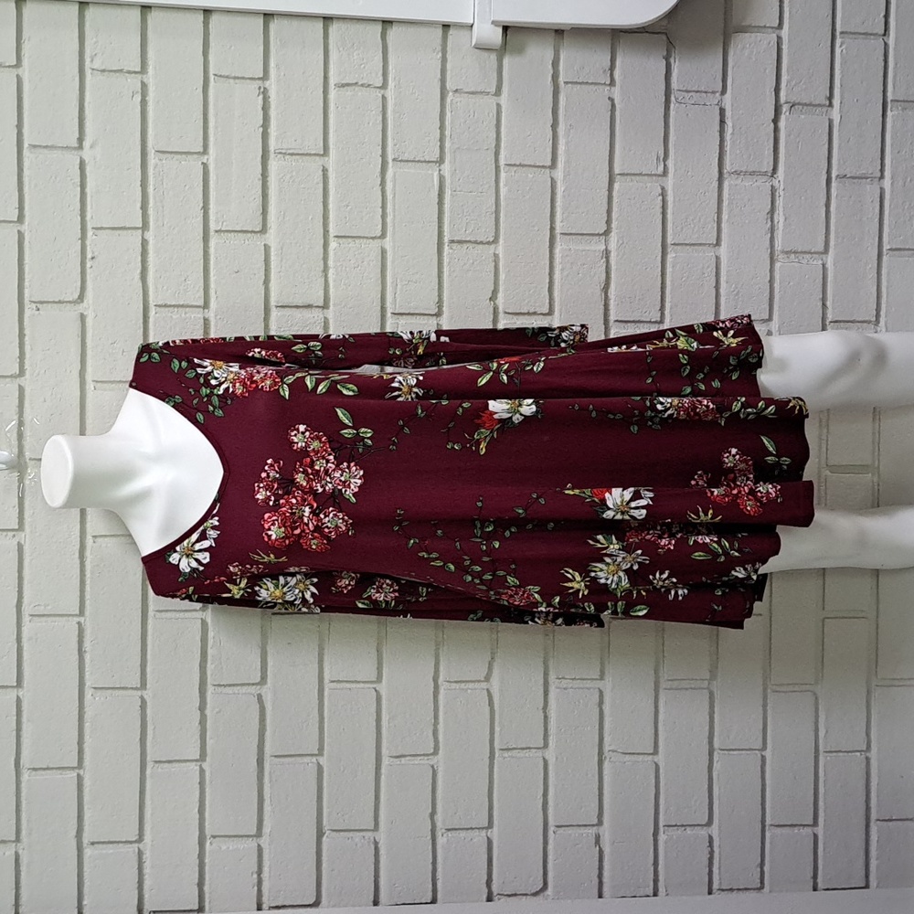 Poseshe Bergandy Floral Long Sleeve Dress. Size Medium NWT